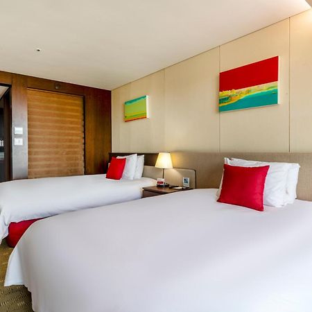 Hotel Ramada By Wyndham Jeju Hamdeok Esterno foto
