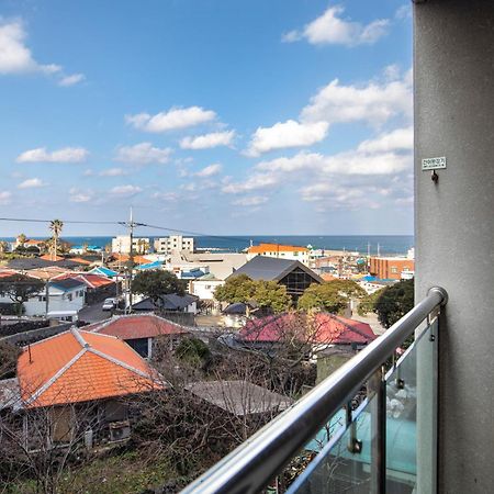 Hotel Ramada By Wyndham Jeju Hamdeok Esterno foto