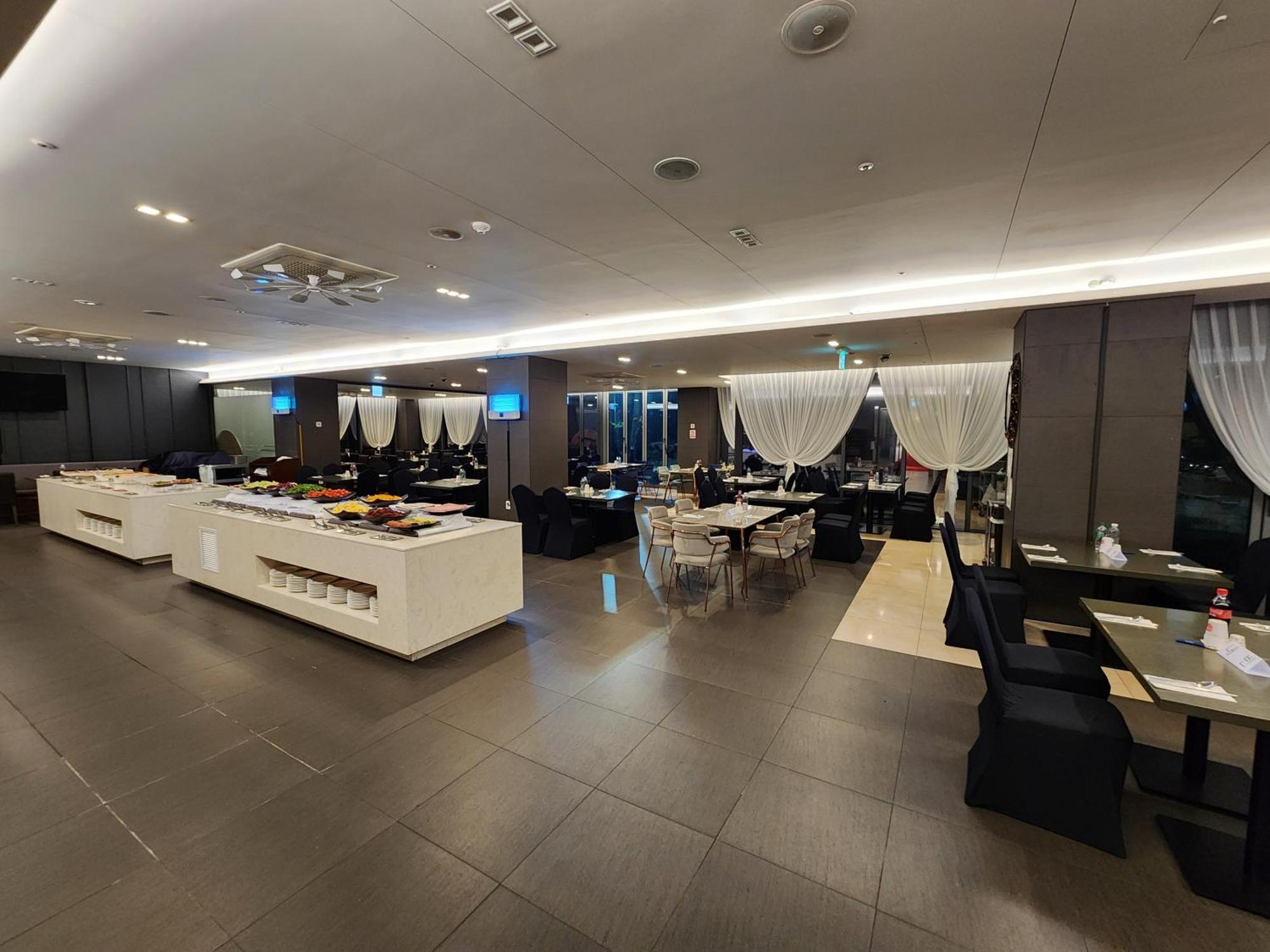Hotel Ramada By Wyndham Jeju Hamdeok Esterno foto