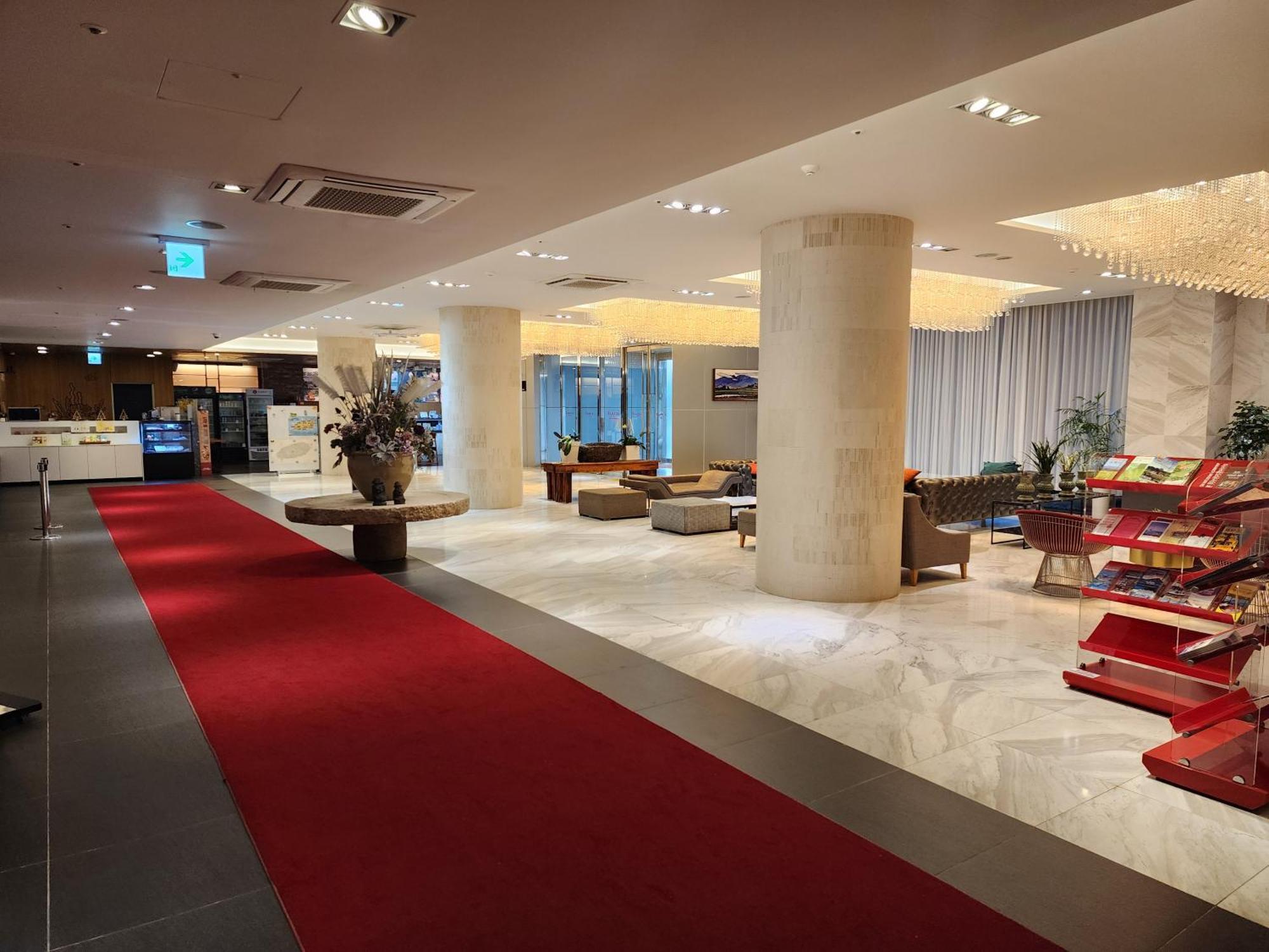 Hotel Ramada By Wyndham Jeju Hamdeok Esterno foto