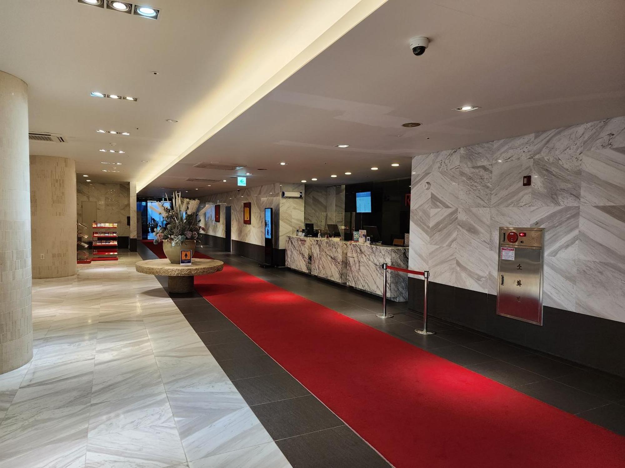 Hotel Ramada By Wyndham Jeju Hamdeok Esterno foto