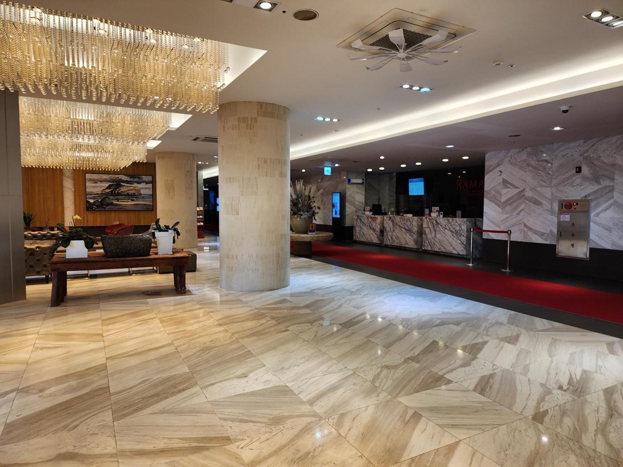 Hotel Ramada By Wyndham Jeju Hamdeok Esterno foto