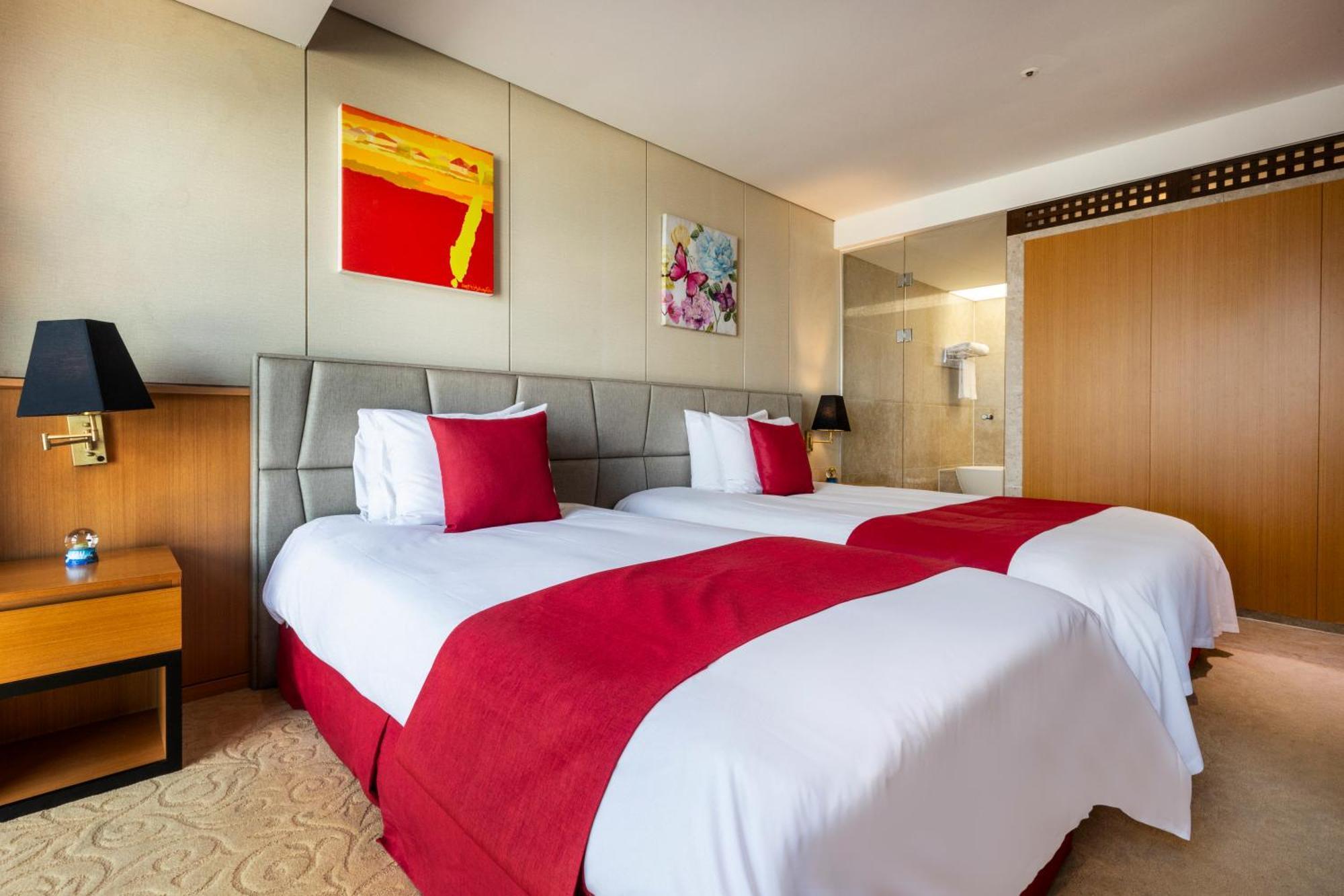 Hotel Ramada By Wyndham Jeju Hamdeok Esterno foto
