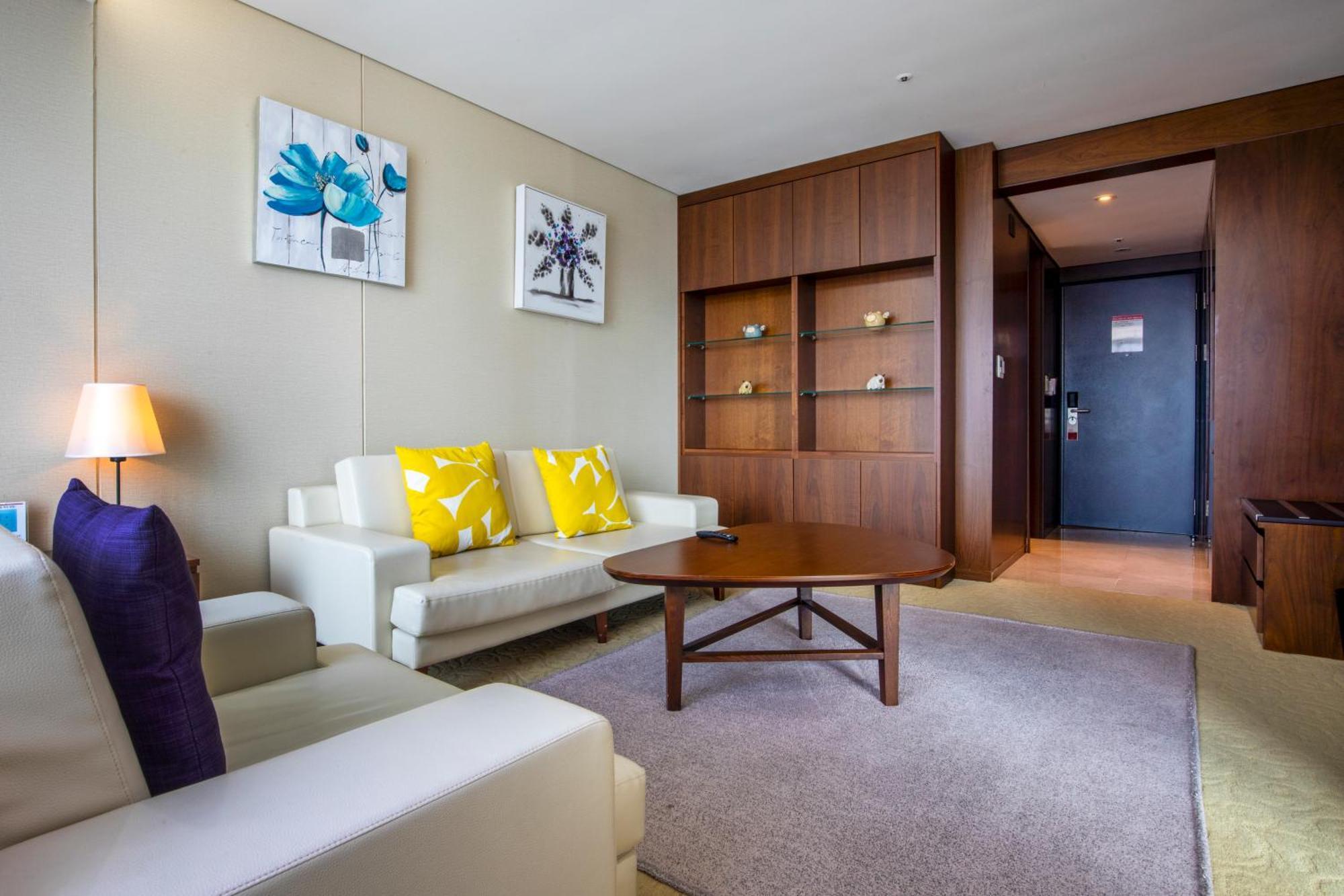 Hotel Ramada By Wyndham Jeju Hamdeok Esterno foto