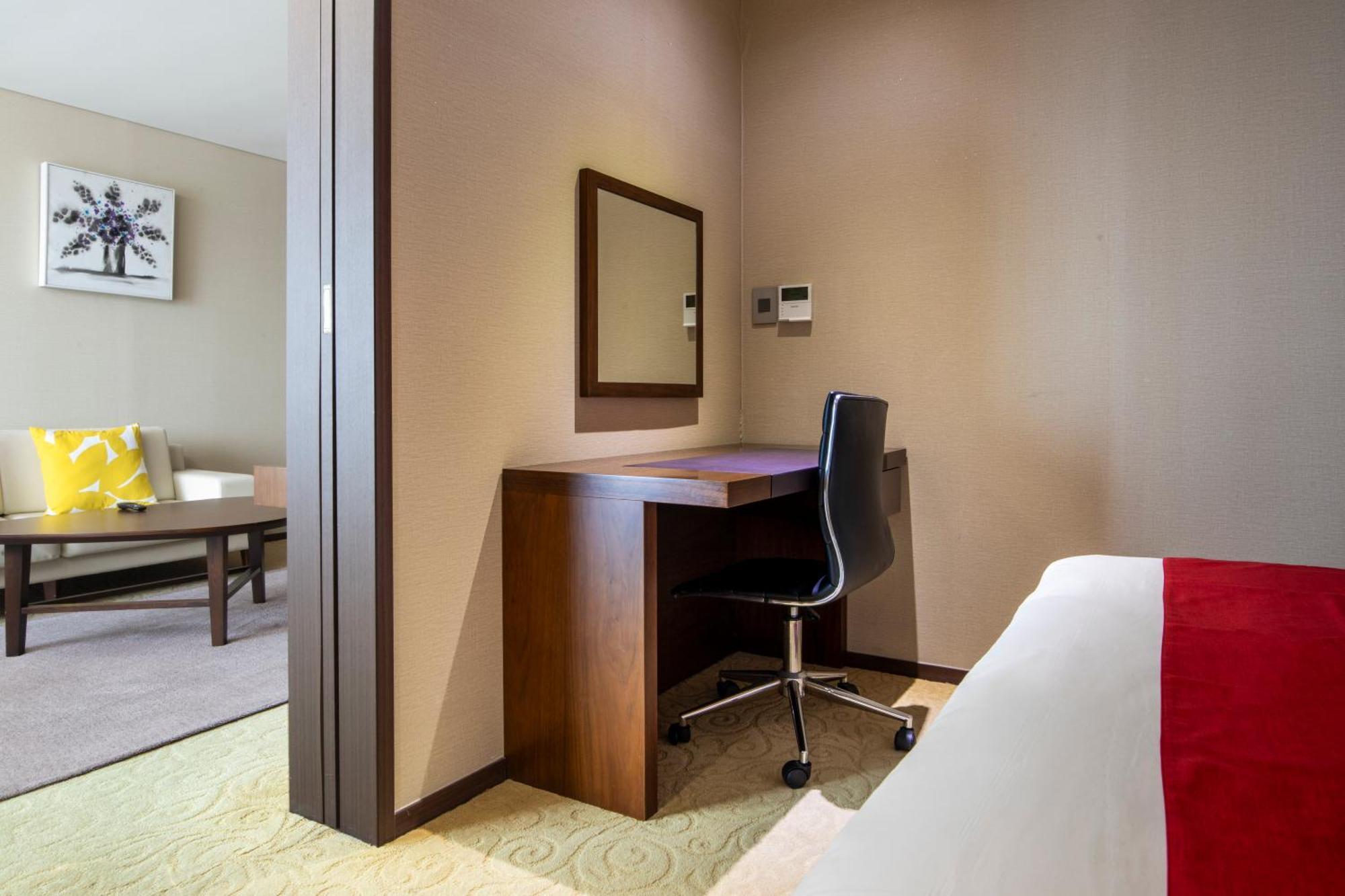 Hotel Ramada By Wyndham Jeju Hamdeok Esterno foto