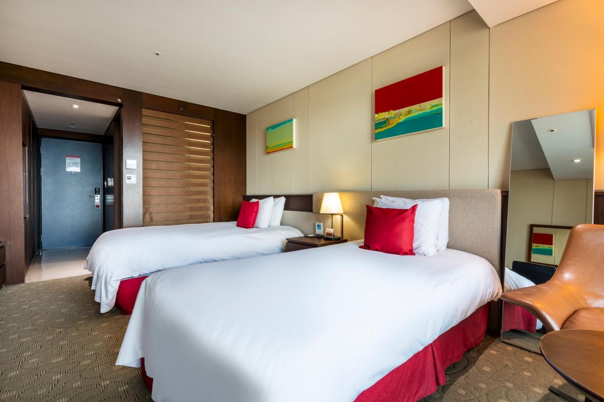 Hotel Ramada By Wyndham Jeju Hamdeok Esterno foto