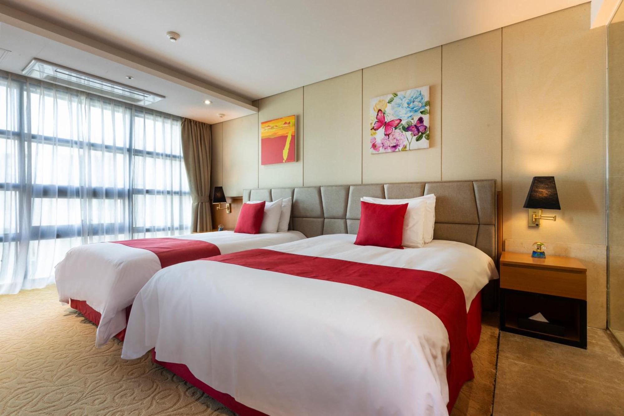 Hotel Ramada By Wyndham Jeju Hamdeok Esterno foto