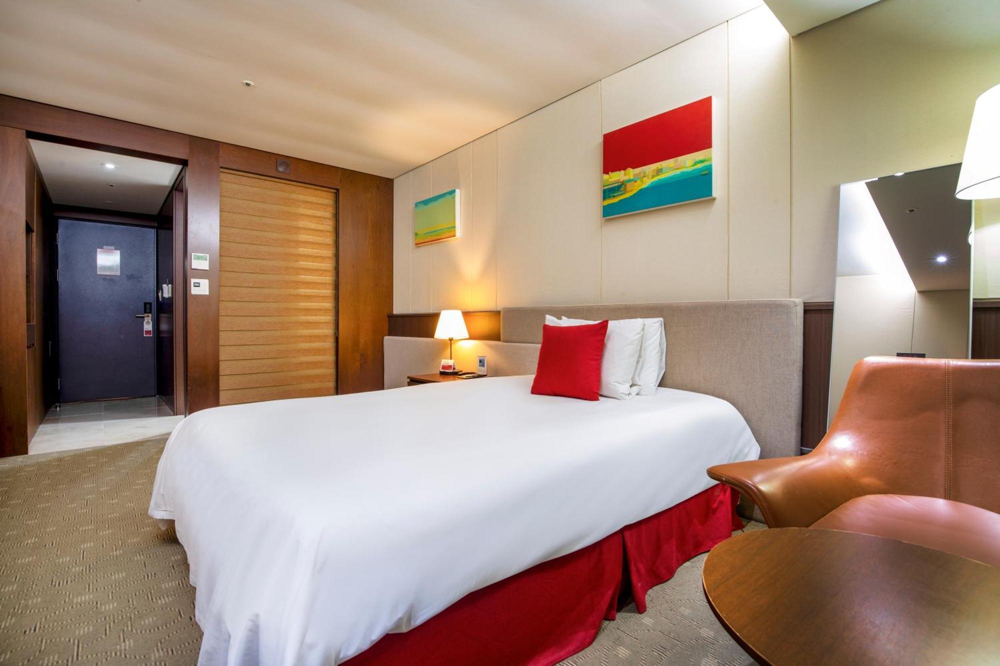 Hotel Ramada By Wyndham Jeju Hamdeok Esterno foto