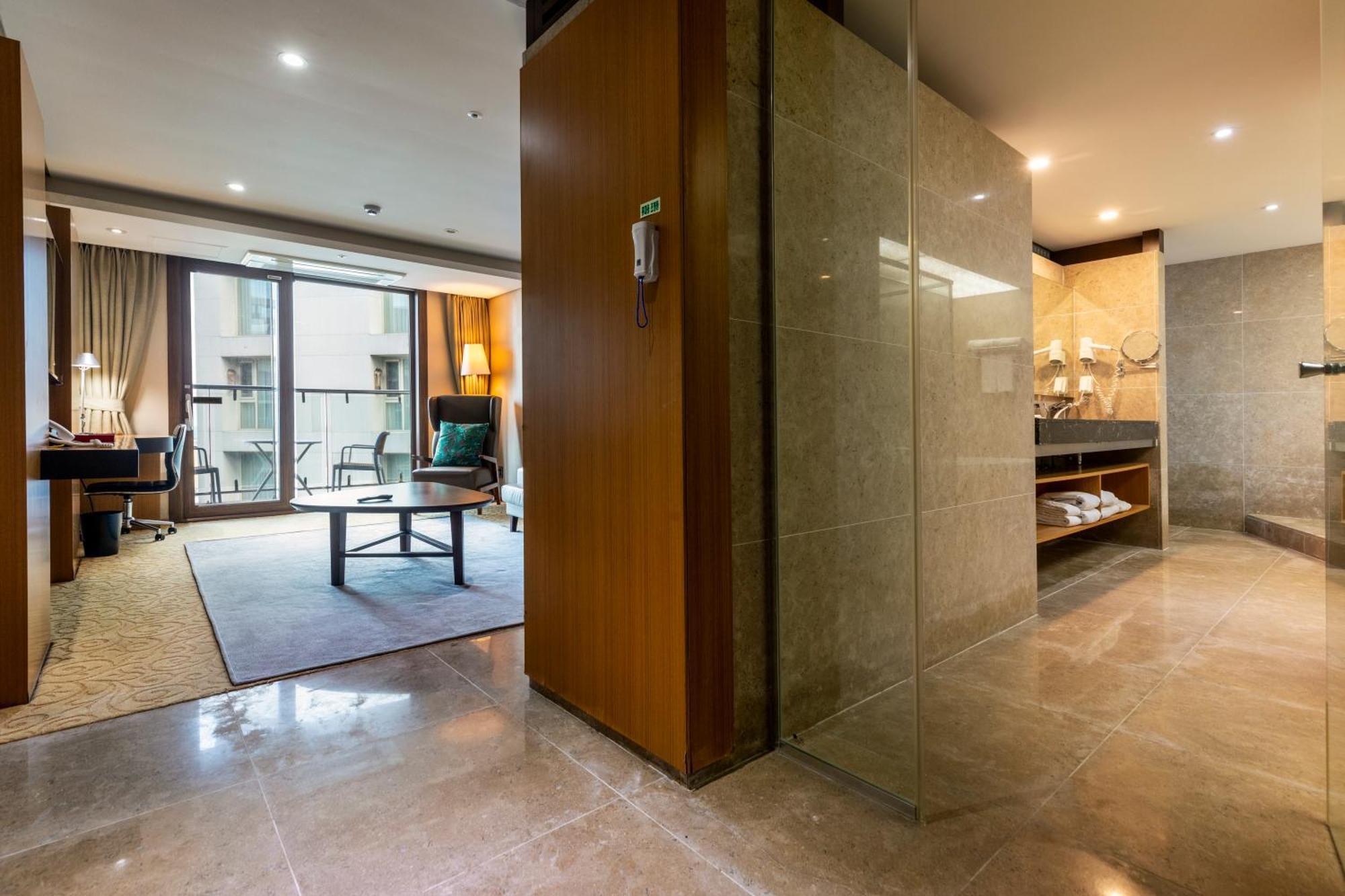 Hotel Ramada By Wyndham Jeju Hamdeok Esterno foto