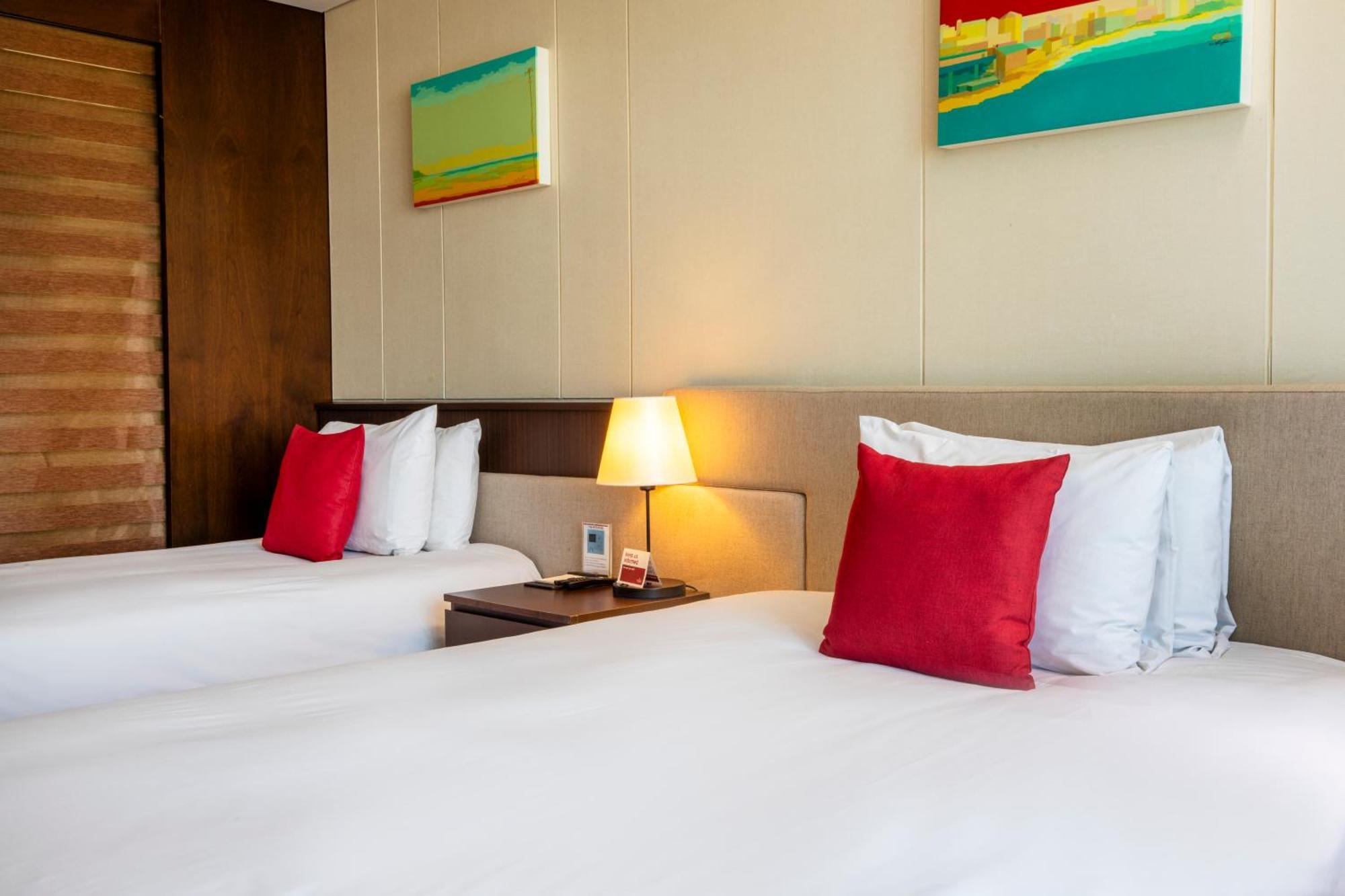 Hotel Ramada By Wyndham Jeju Hamdeok Esterno foto