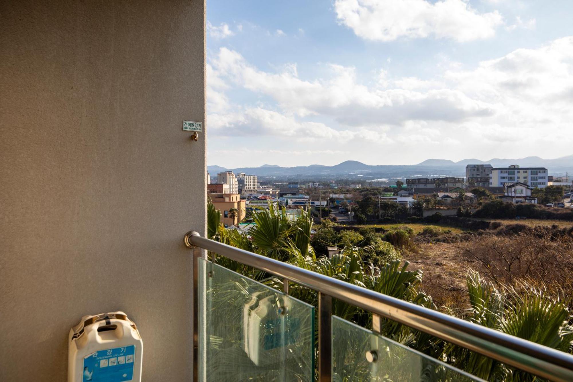 Hotel Ramada By Wyndham Jeju Hamdeok Esterno foto