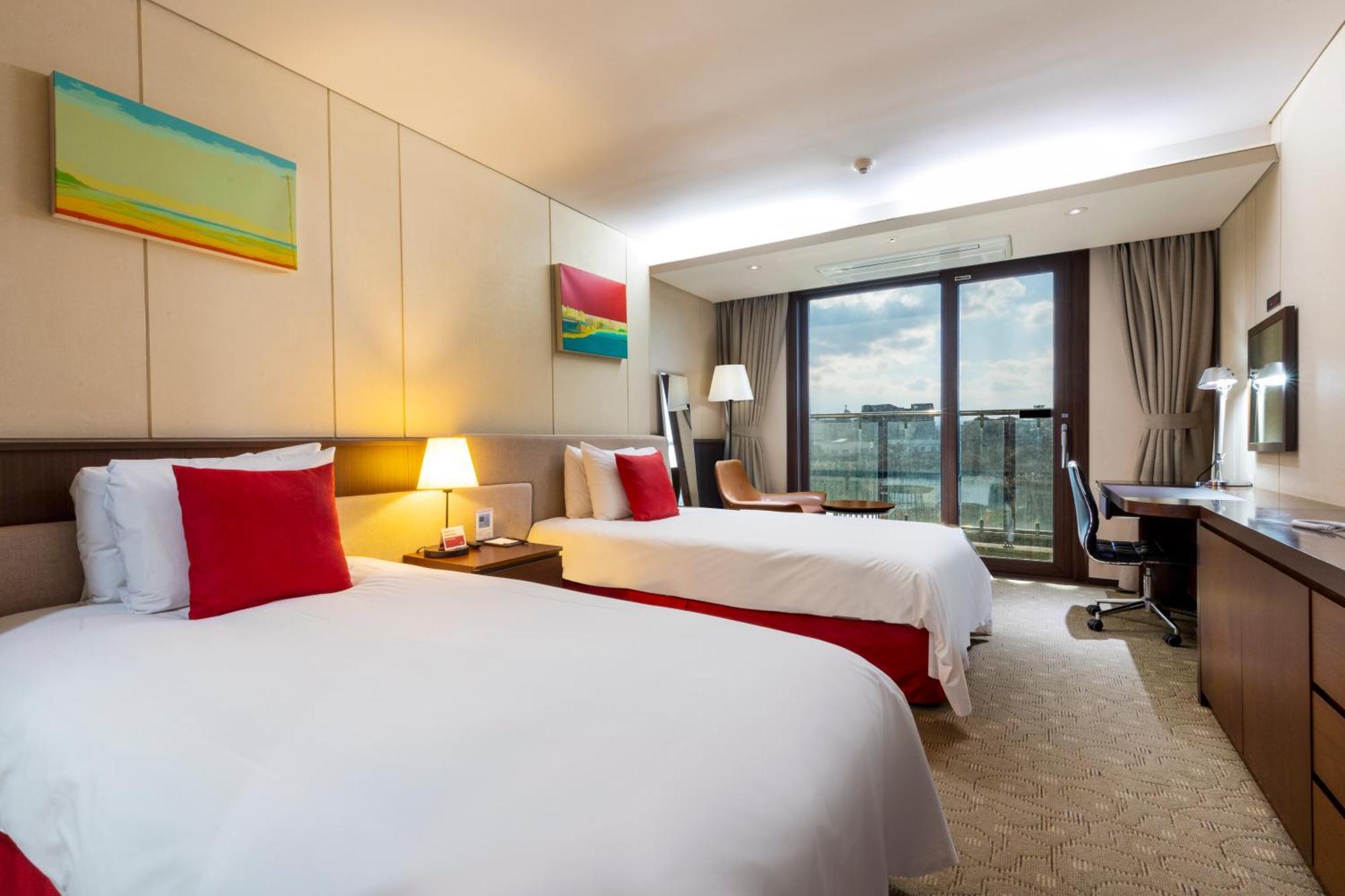Hotel Ramada By Wyndham Jeju Hamdeok Esterno foto